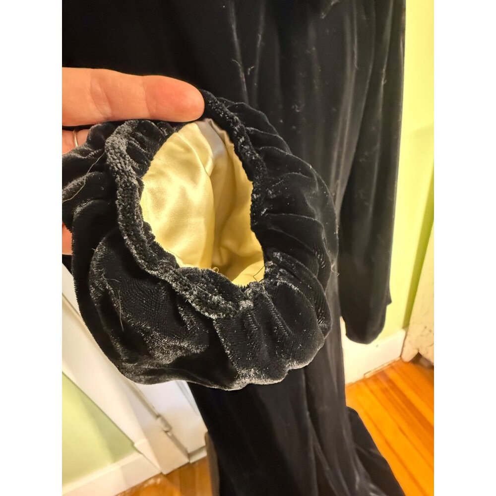 Antique 1920s Silky Velvet Black Opera Coat/Robe Puffed Collar/Sleeves - Picture 8 of 16